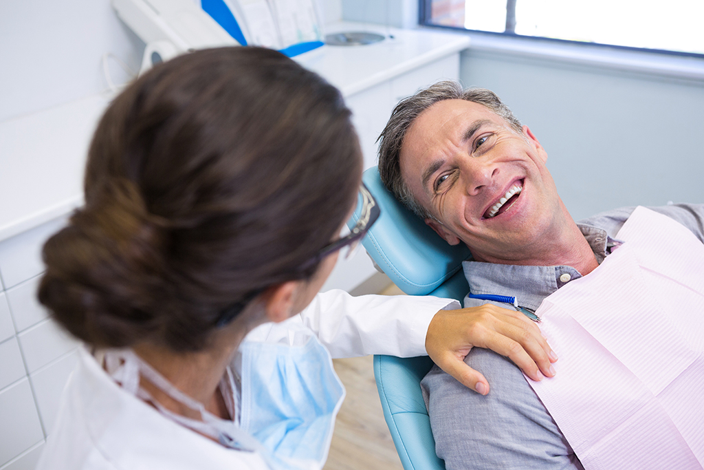 Oral Surgeon: Seniors and Wisdom Teeth Removal | Richardson, TX